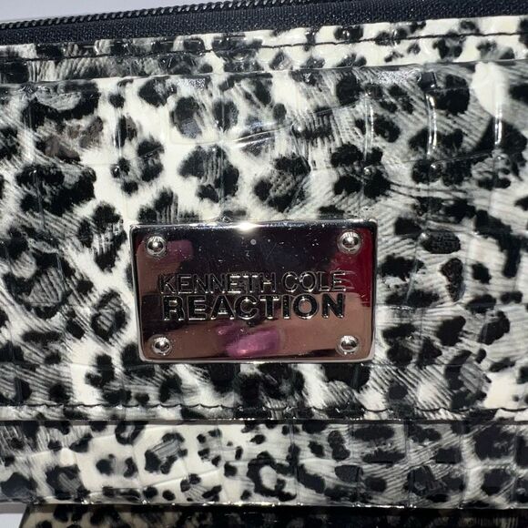 Kenneth Cole Reaction Snow Leopard Zip Around Wallet - Picture 2 of 8